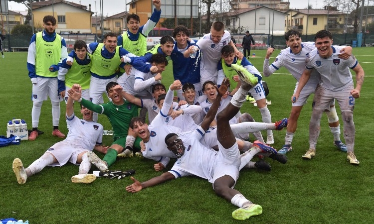 Viareggio Cup: L’U18 Serie D in un colpo solo batte il Thiessois, conquista il primo posto del girone e passa agli Ottavi